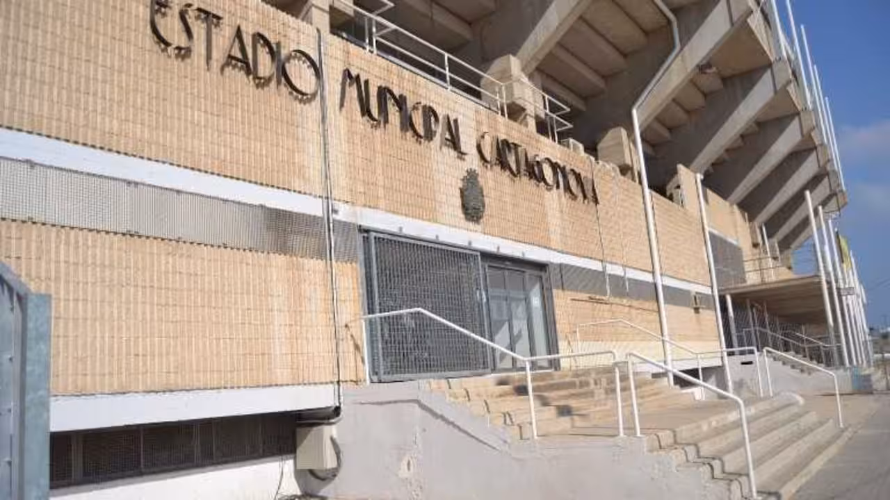 La fachada del estadio en una imagen de archivo/Foto: CARTAGENA.ES