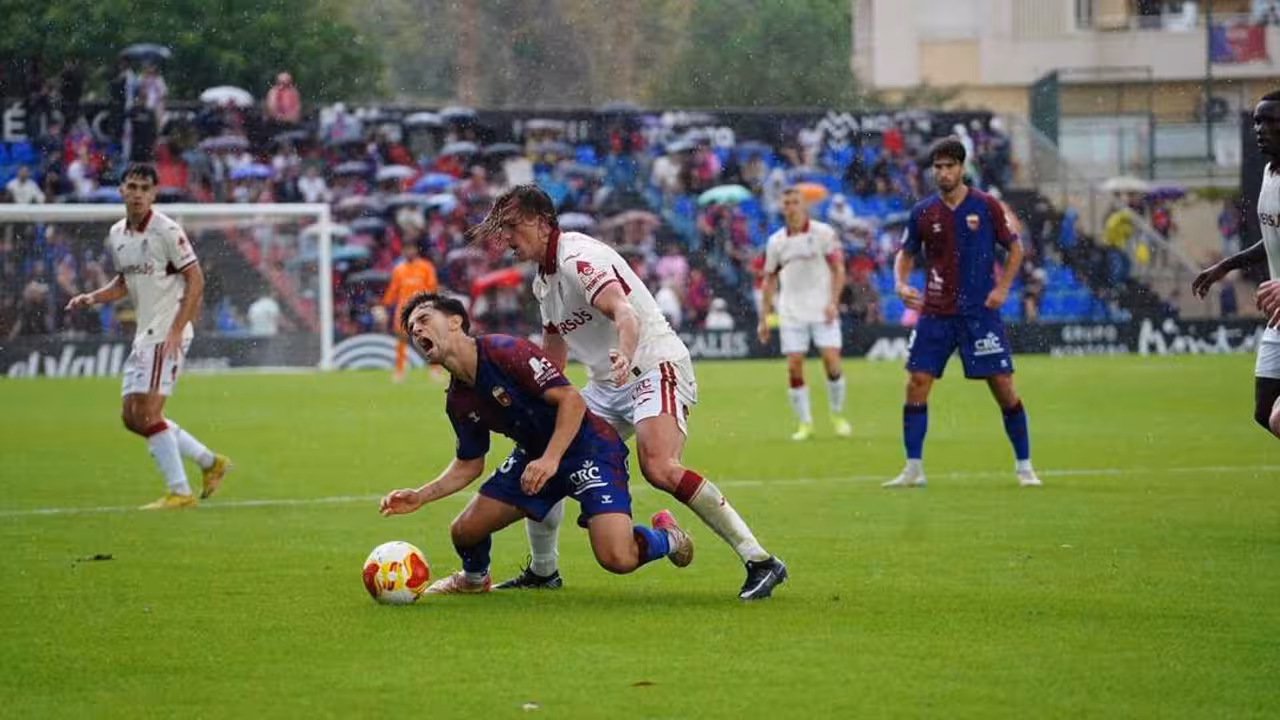 El Murcia no pasó del empate en su visita a Elda/Foto: REAL MURCIA