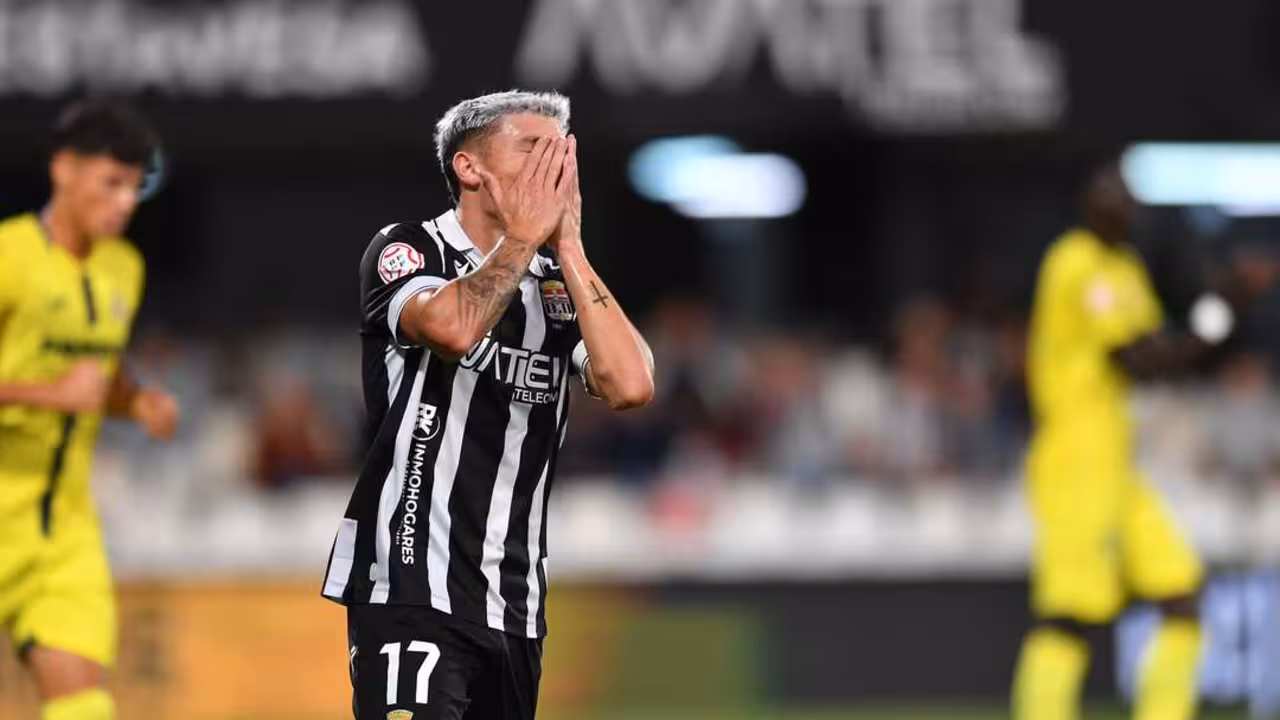 Diego Gómez se lamenta tras marrar una ocasión/Foto: FC CARTAGENA