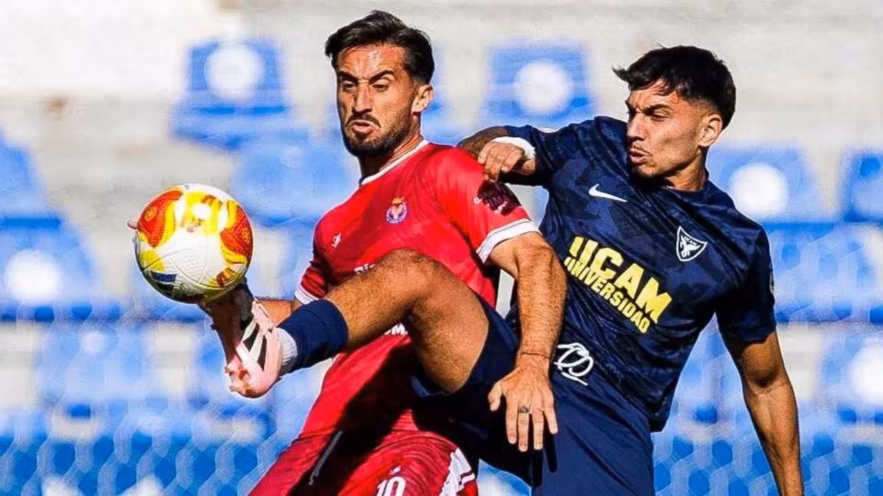 Los de Checa pelearon hasta el final, con uno menos, pero finalmente se fueron de vacío de la vieja Condomina/Foto: UCAM MURCIA CF