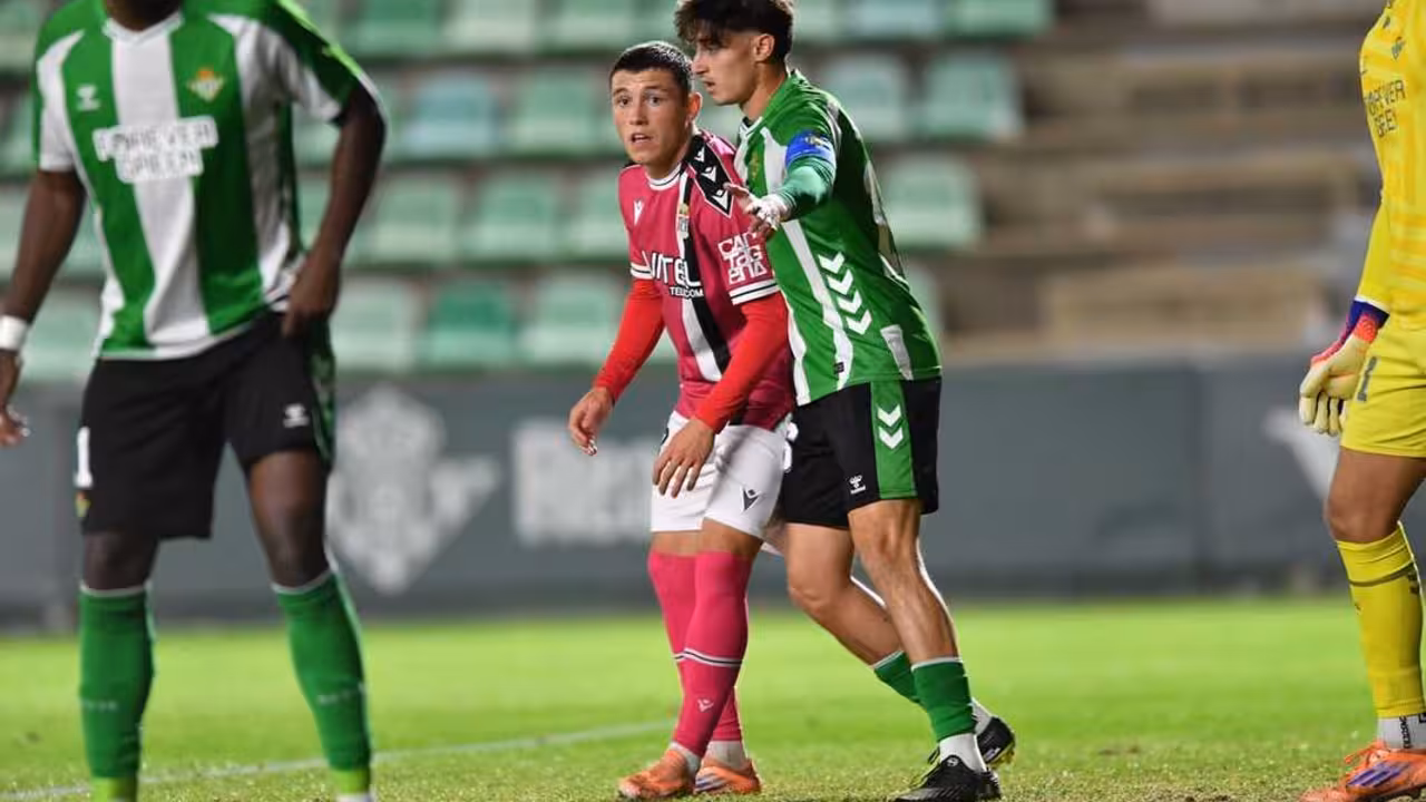 El Cartagena tir&oacute; de eficacia para llevarse el triunfo en la Ciudad Deportiva Luis del Sol/Foto: FC CARTAGENA