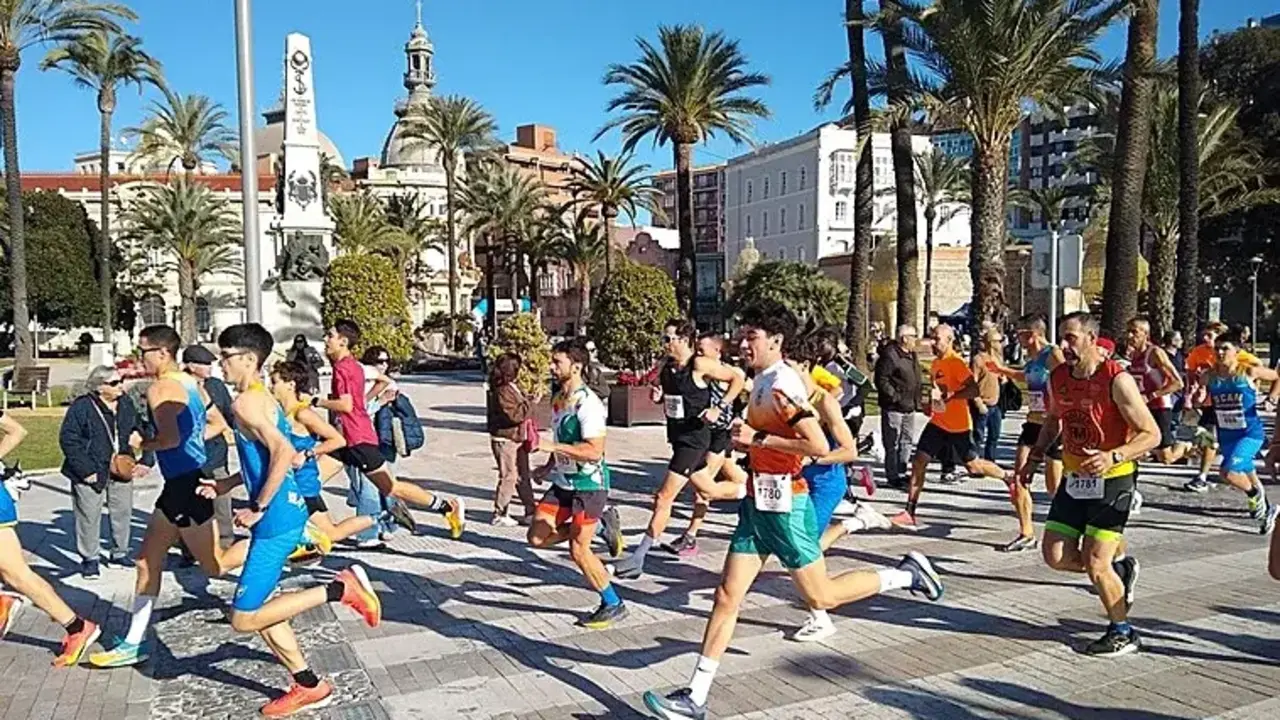 Momento del inicio de la prueba/Foto: Pedro Mart&iacute;nez / AGM (LA VERDAD)