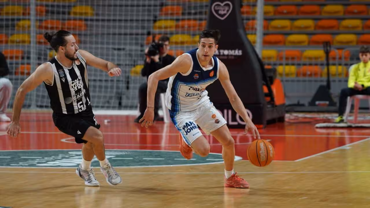 EI equipo cartagenero solo aguant&oacute; el tipo los primeros 15 minutos de encuentro/Foto: CB CARTAGENA