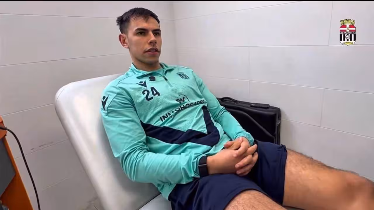 Carrascal sigue cumpliendo plazos de recuperaci&oacute;n y espera poderse poner la albinegra cuanto antes/Foto: FCC