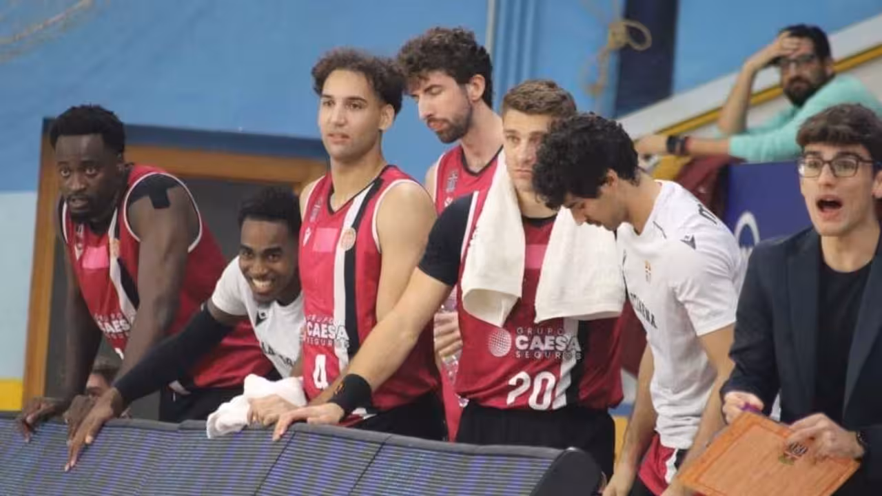 El conjunto cartagenero vence en Melilla y toma aire en la clasificaci&oacute;n/Foto: CB CARTAGENA