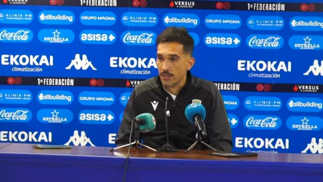 Ra&uacute;l Guill&eacute;n comparece tras la derrota del equipo albinegro en Alicante/Foto: FCC