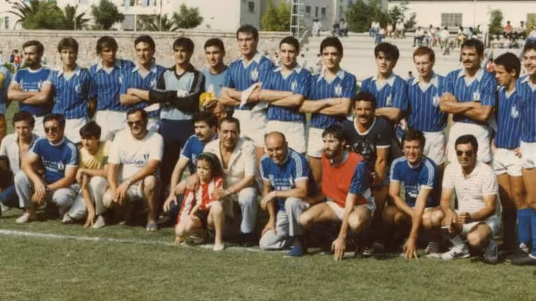 Foto de familia del CD Naval que logró la gran gesta/DOMINGO LÓPEZ CASTIÑEYRAS