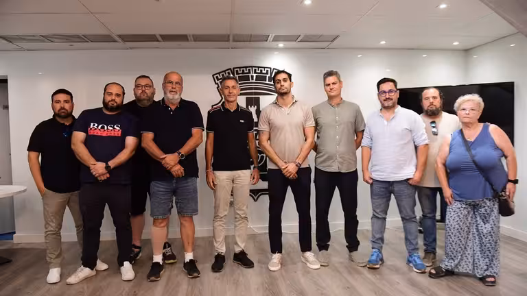 Imagen de la reunión mantenida entre la Federación de Peñas y el club desarrollada este martes en el Cartagonova/FCC