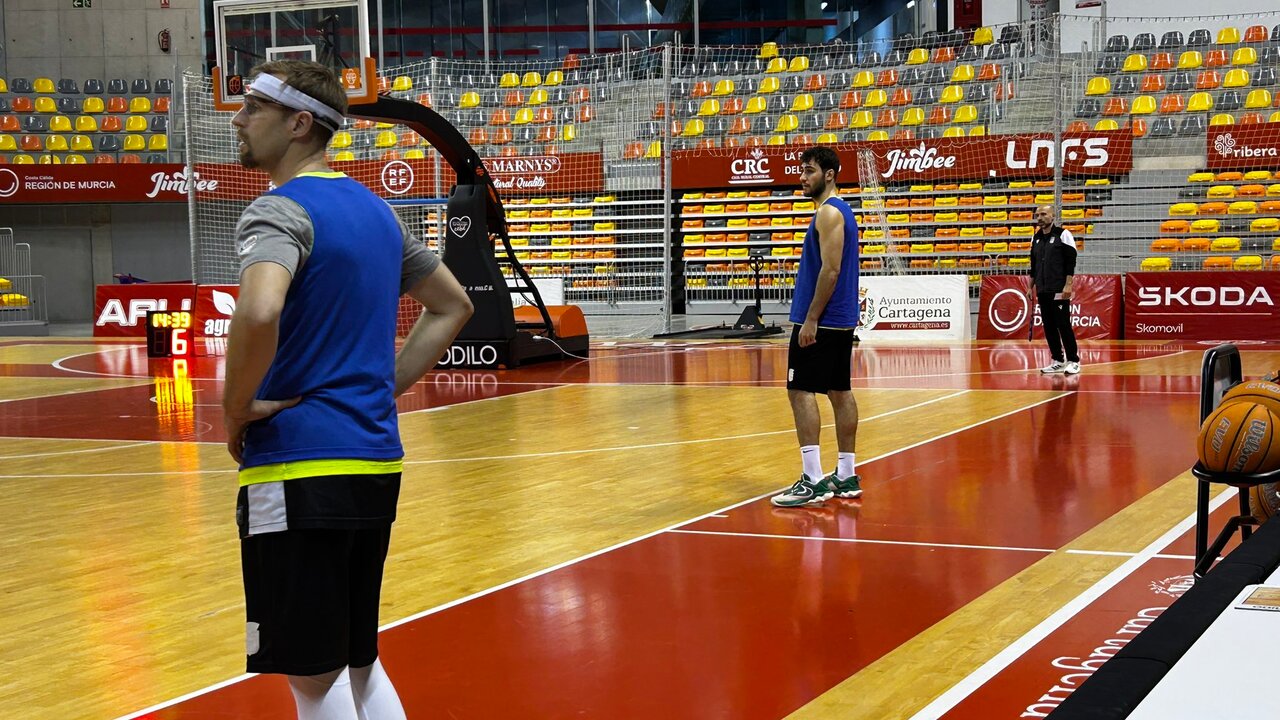 Imagen del entrenamiento preparatorio para el partido en el Palacio de los Deportes/OCB