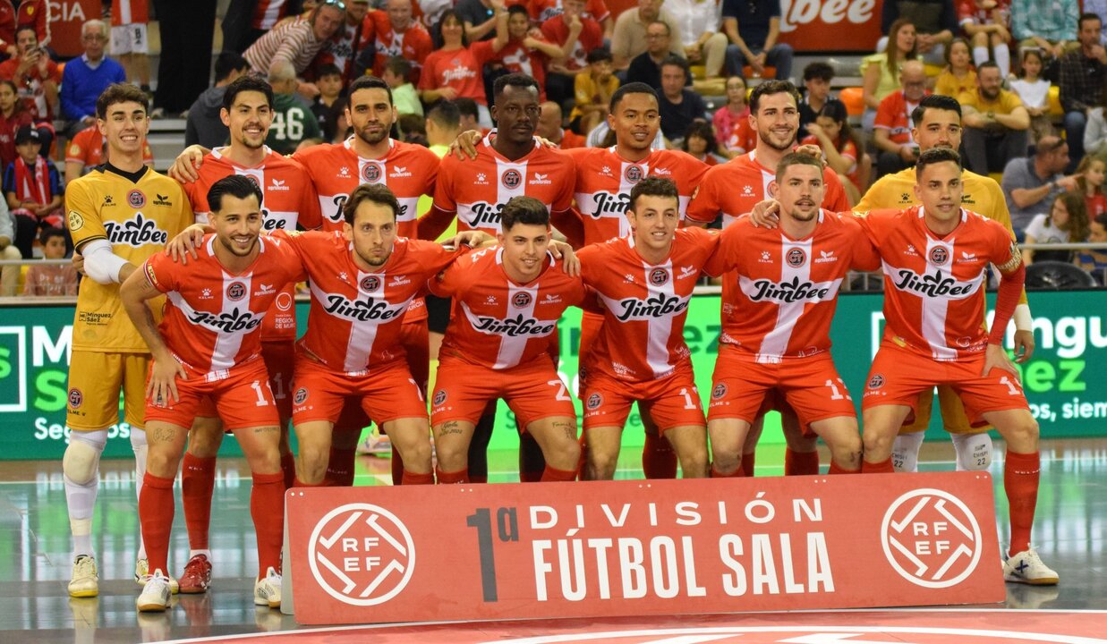 Los jugadores de Jimbee posan antes de empezar el choque/FCB
