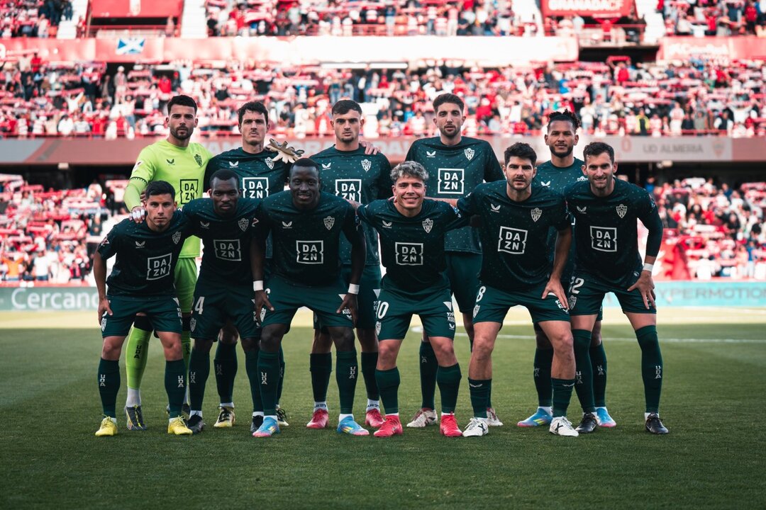 Formación inicial del Almería la pasada jornada en Los Cármenes/UDA