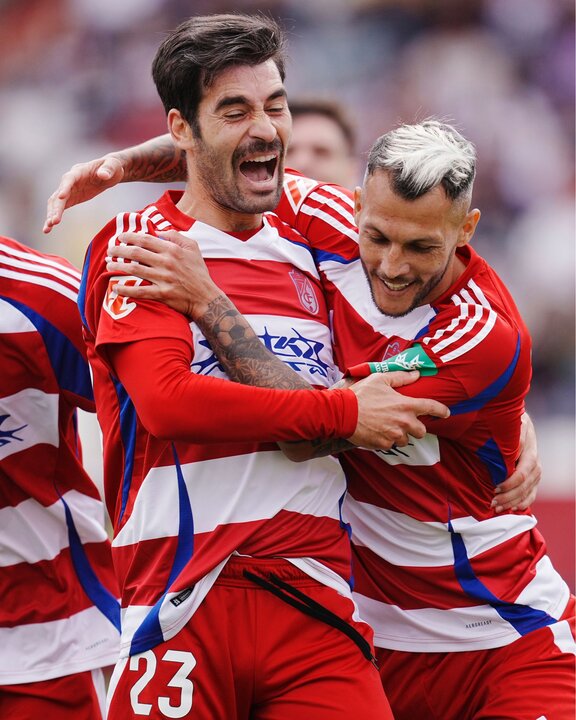 Los jugadores del Granada celebran un gol/GCF
