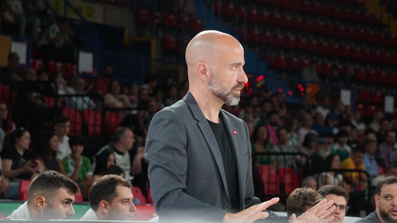 Jordi Juste da instrucciones a los suyos/OCB