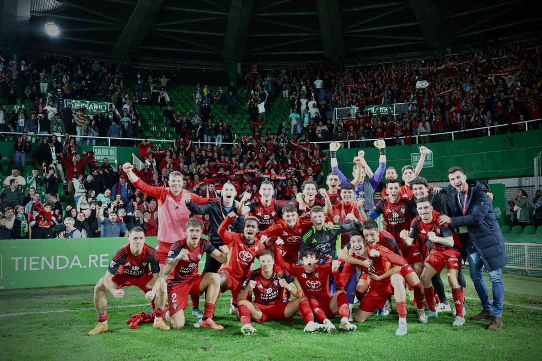 Foto reciente de familia del Mirandés/CDM