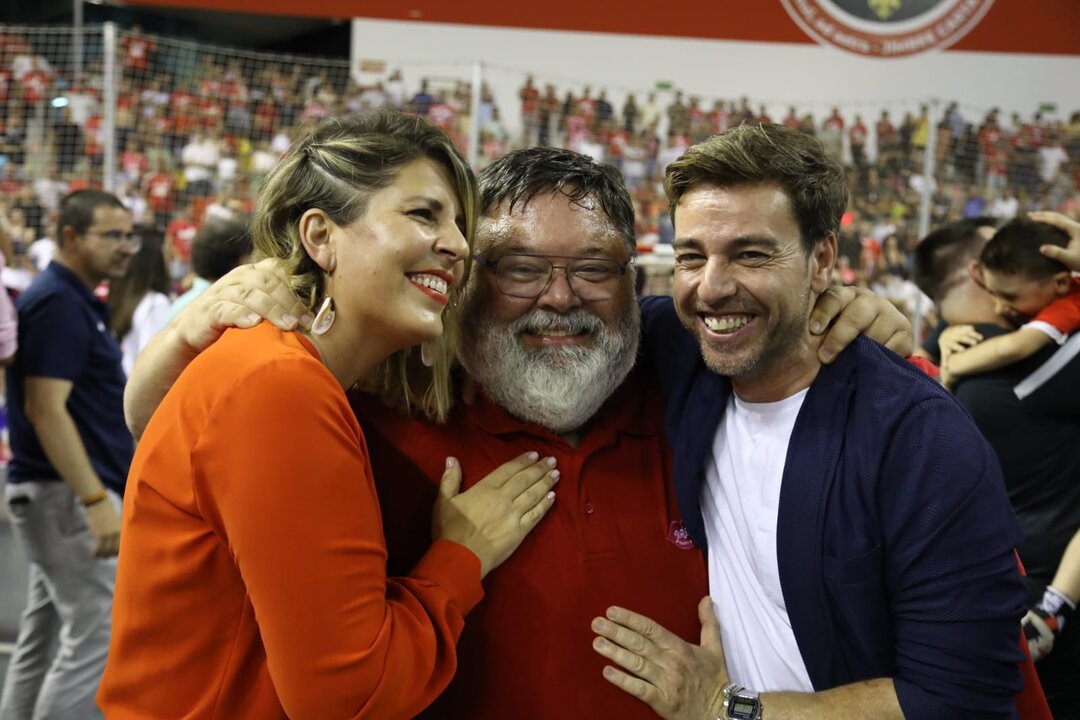 Noelia Arroyo (izda) junto a Jiménez Bosque (centro) y