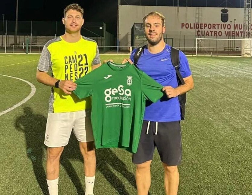 JAVI GIL - DELANTERO