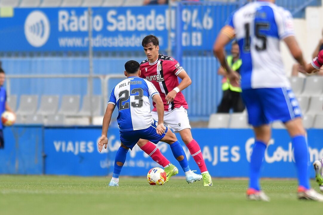 En la primera parte, antes de que el agua tomara protagonismo, se pudo jugar/Foto: FC CARTAGENA