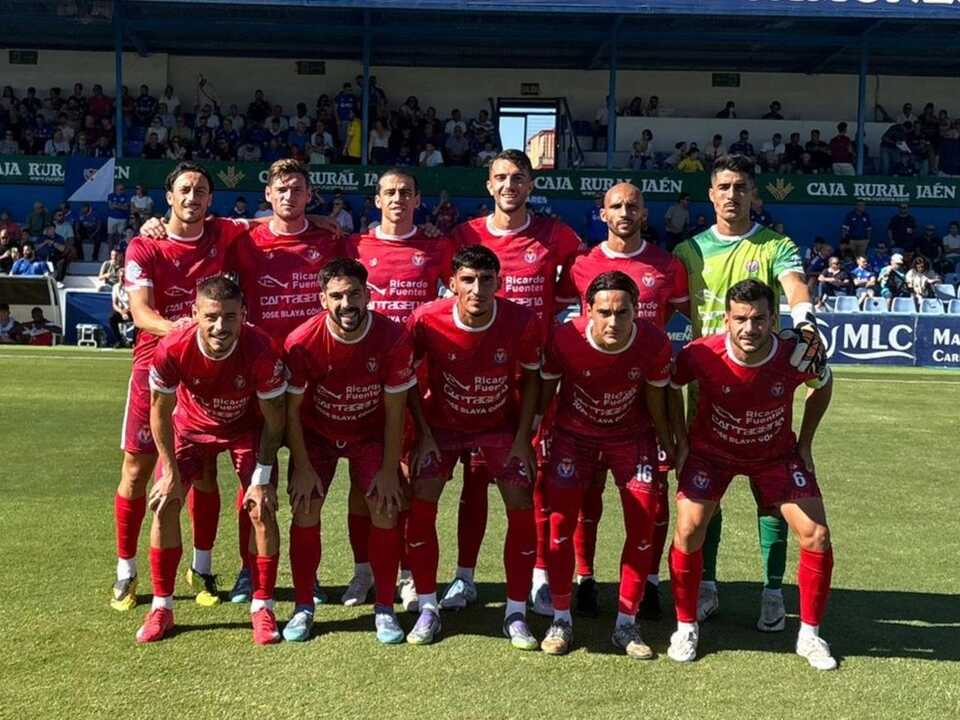 El once alineado por Checa para el inicio del encuentro en Linarejos/Foto: DEPORTIVA MINERA