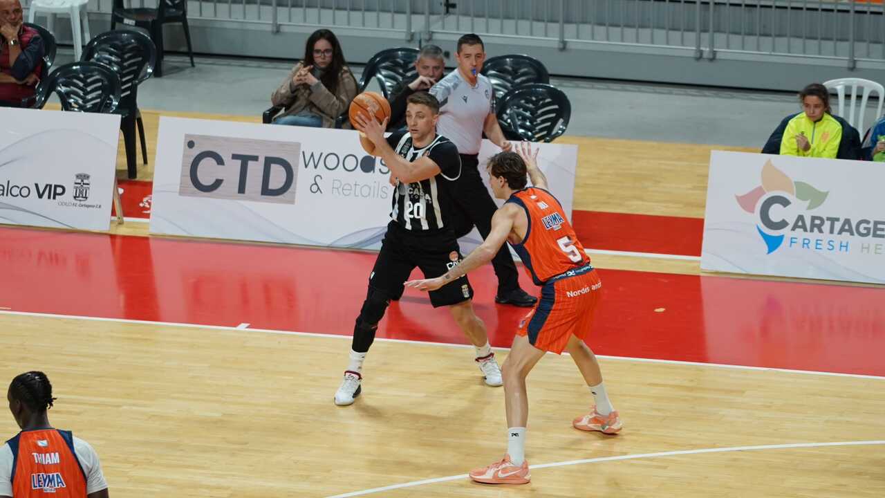 El equipo fue de menos a más y terminó apretando al conjunto visitante/Foto: CB CARTAGENA