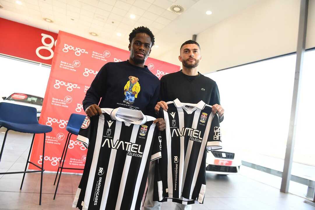 Jean Jules (izda) junto a Rahmani (dcha) en su presentación oficial en el equipo cartagenerista/Foto: FC CARTAGENA